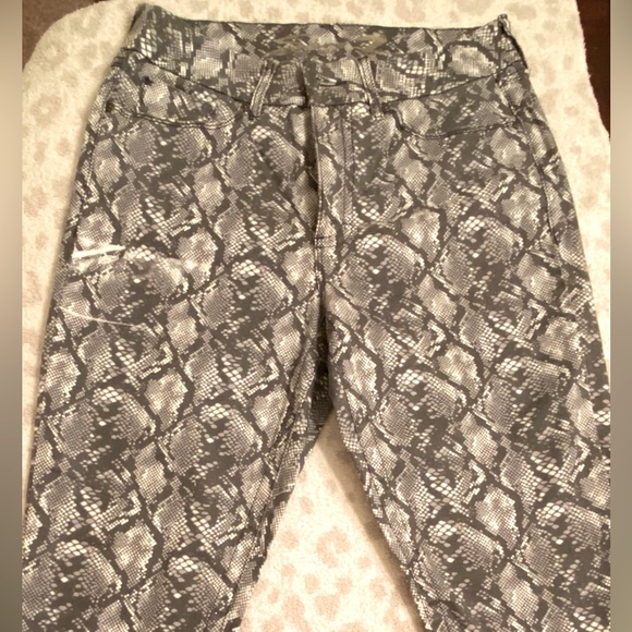Seven 7 NWOT Snake Skin Print Tummyless High Rise Skinny Jeans Size 10 - Picture 2 of 6